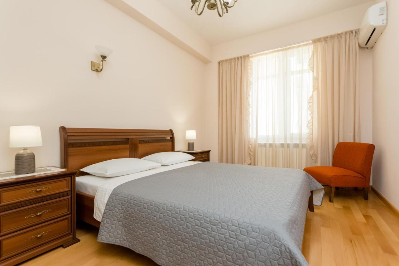 Downtown Two-Bedroom Apartment Ll Tbilisi Exterior photo