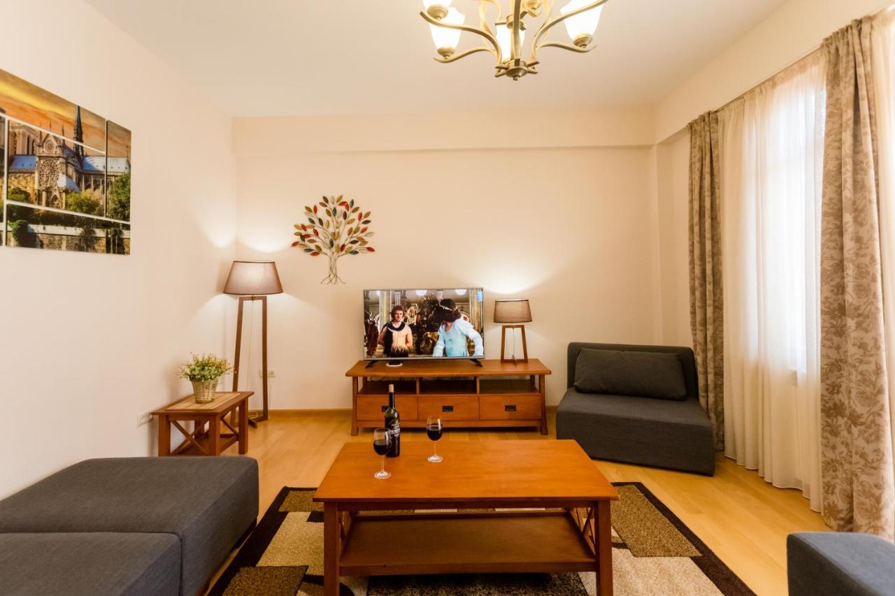 Downtown Two-Bedroom Apartment Ll Tbilisi Exterior photo
